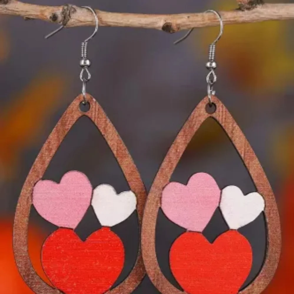 ๐ฅNew wooden heart earrings ๐โค๐ค - Picture 2 of 4